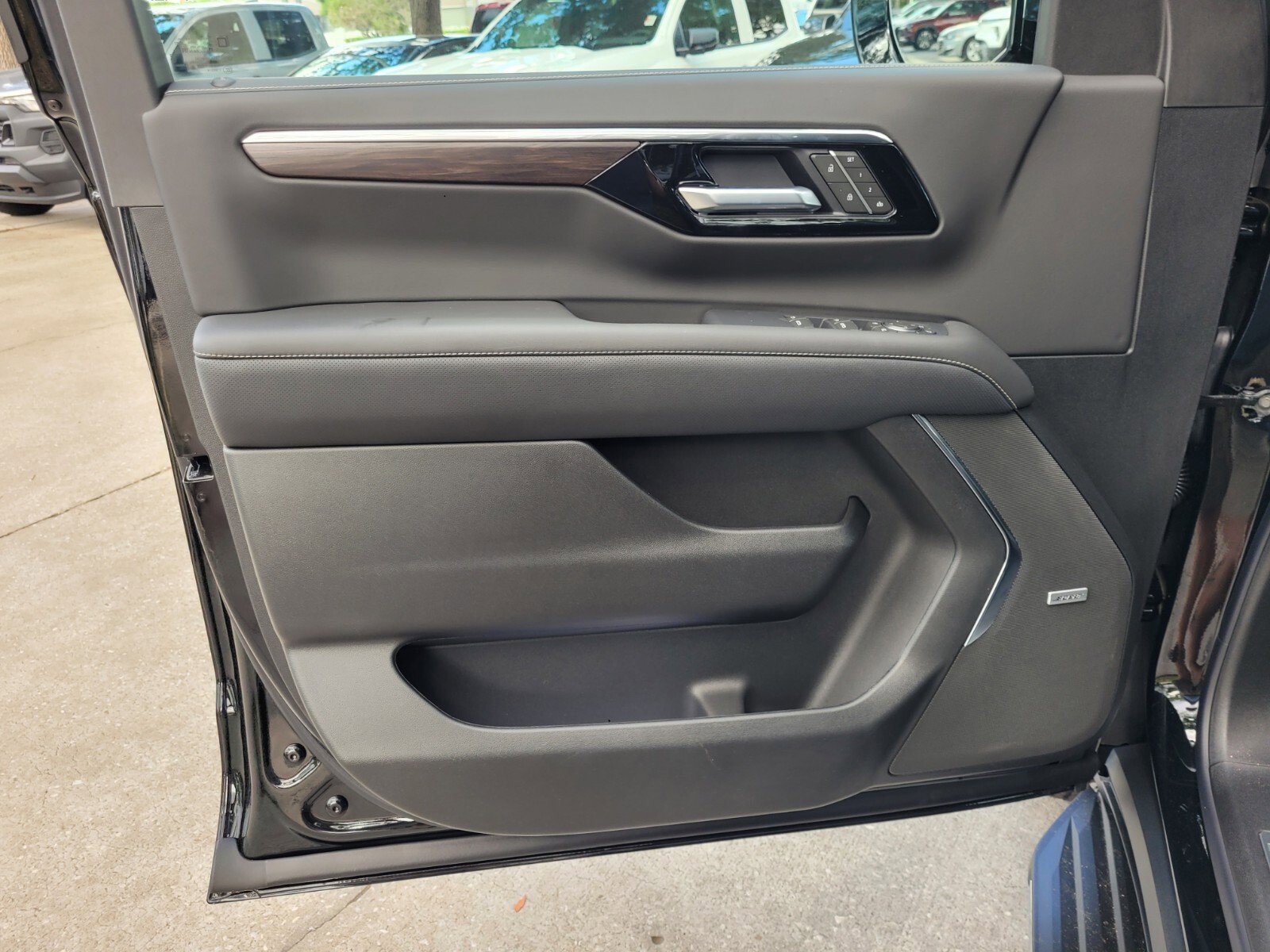 2025 Chevrolet Tahoe Premier photo 24