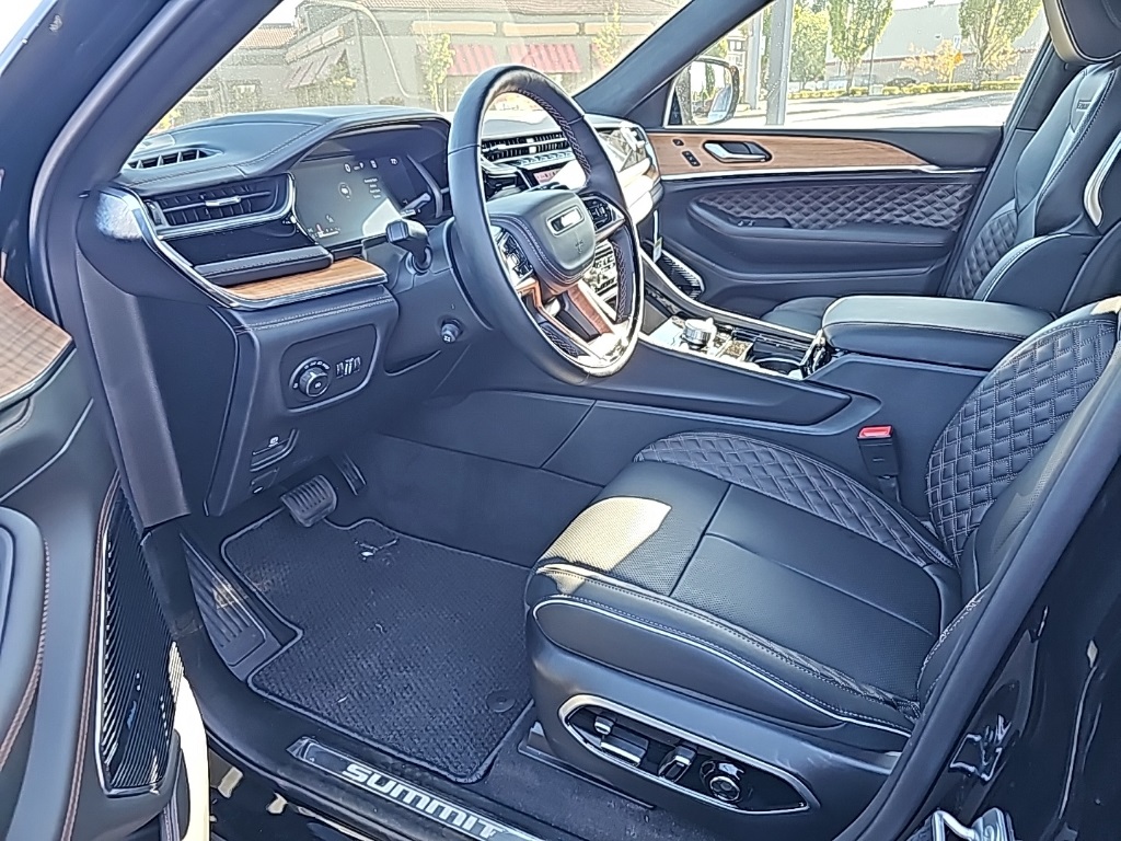 2025 Jeep Grand Cherokee Summit Reserve photo 9