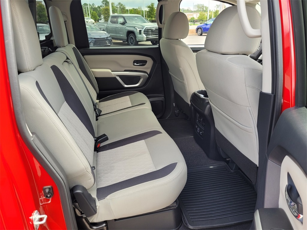 2023 Nissan Titan SV photo 10
