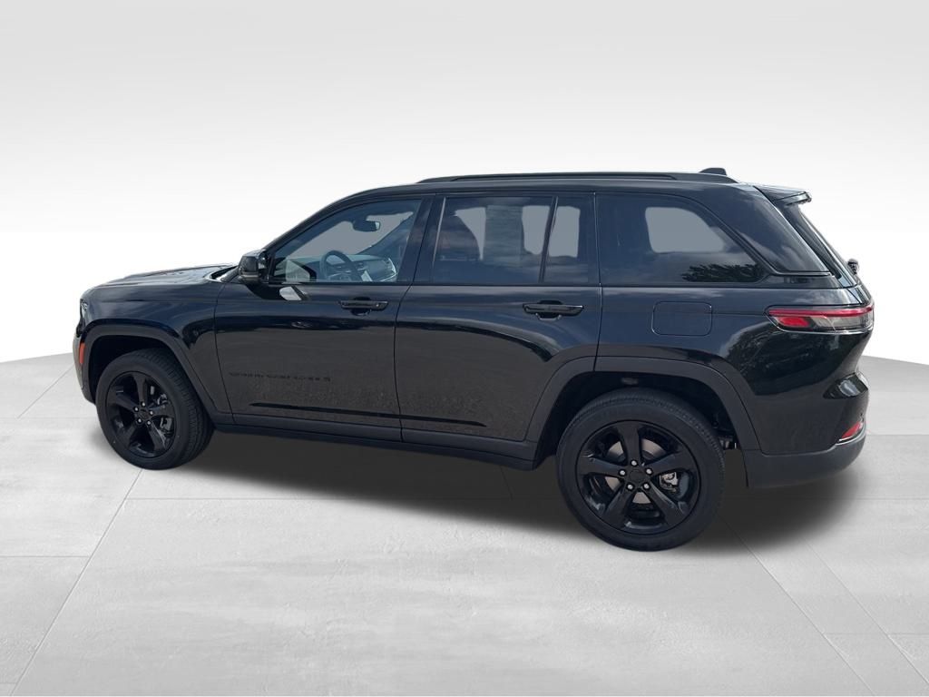 2022 Jeep Grand Cherokee Altitude photo 2