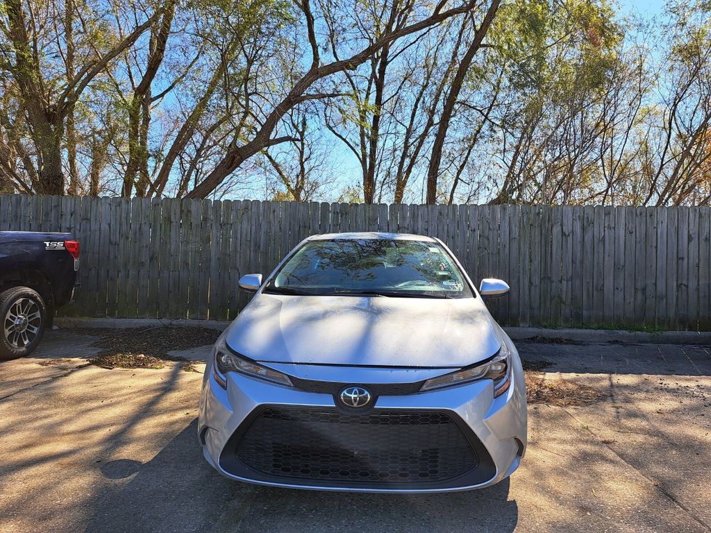 Used 2021 Toyota Corolla LE with VIN 5YFEPMAE1MP203901 for sale in Northfield, Minnesota