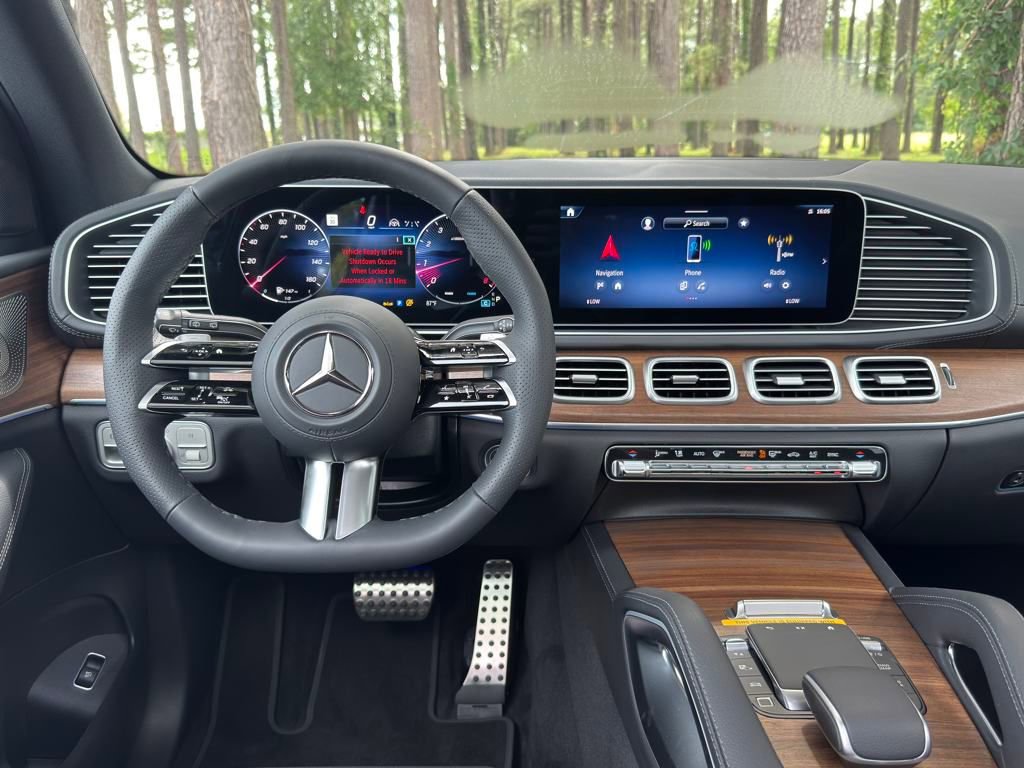 2025 Mercedes Benz GLS 450 4MATIC photo 3