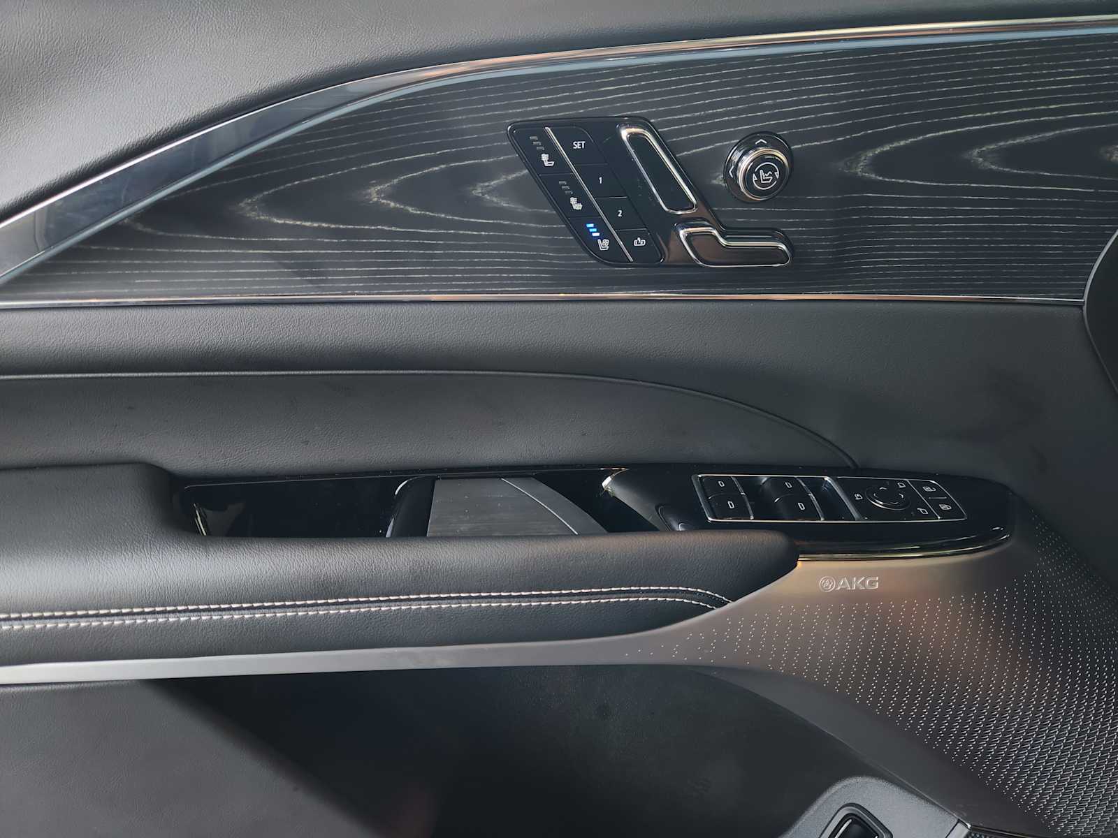2024 Cadillac Lyriq Luxury photo 18