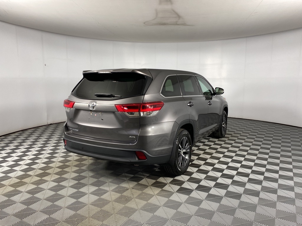 2018 Toyota Highlander LE photo 22