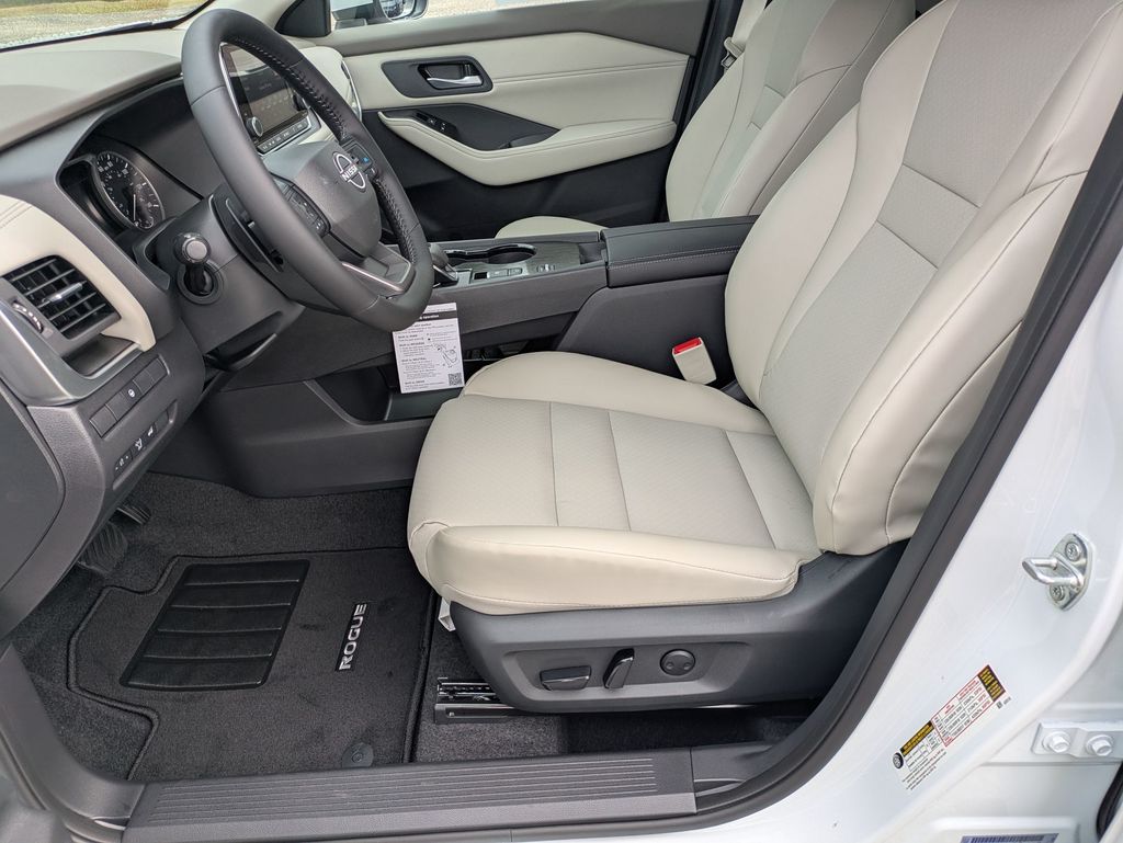 2026 Nissan Rogue SV photo 12