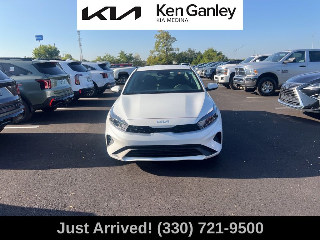 2023 Kia Forte LXS photo 2