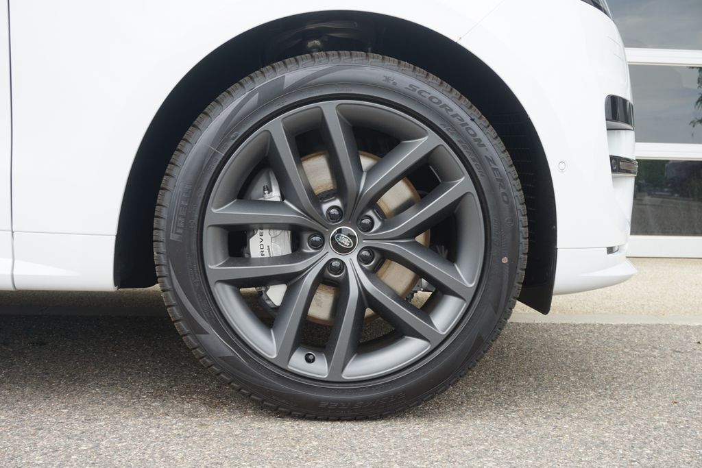2025 Land Rover Range Rover Sport SE photo 30