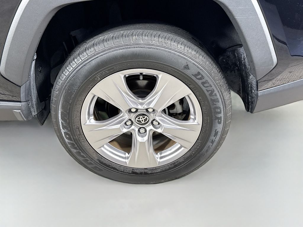 2022 Toyota RAV4 XLE photo 32