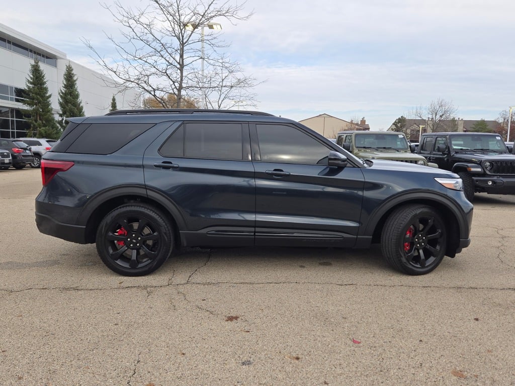 2024 Ford Explorer ST photo 2