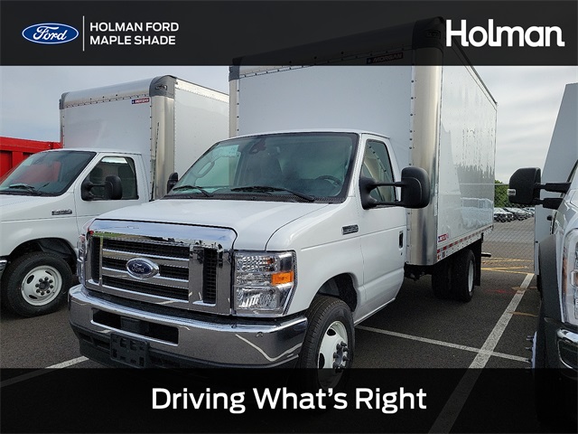 2025 Ford E-Series Cutaway Base's photo