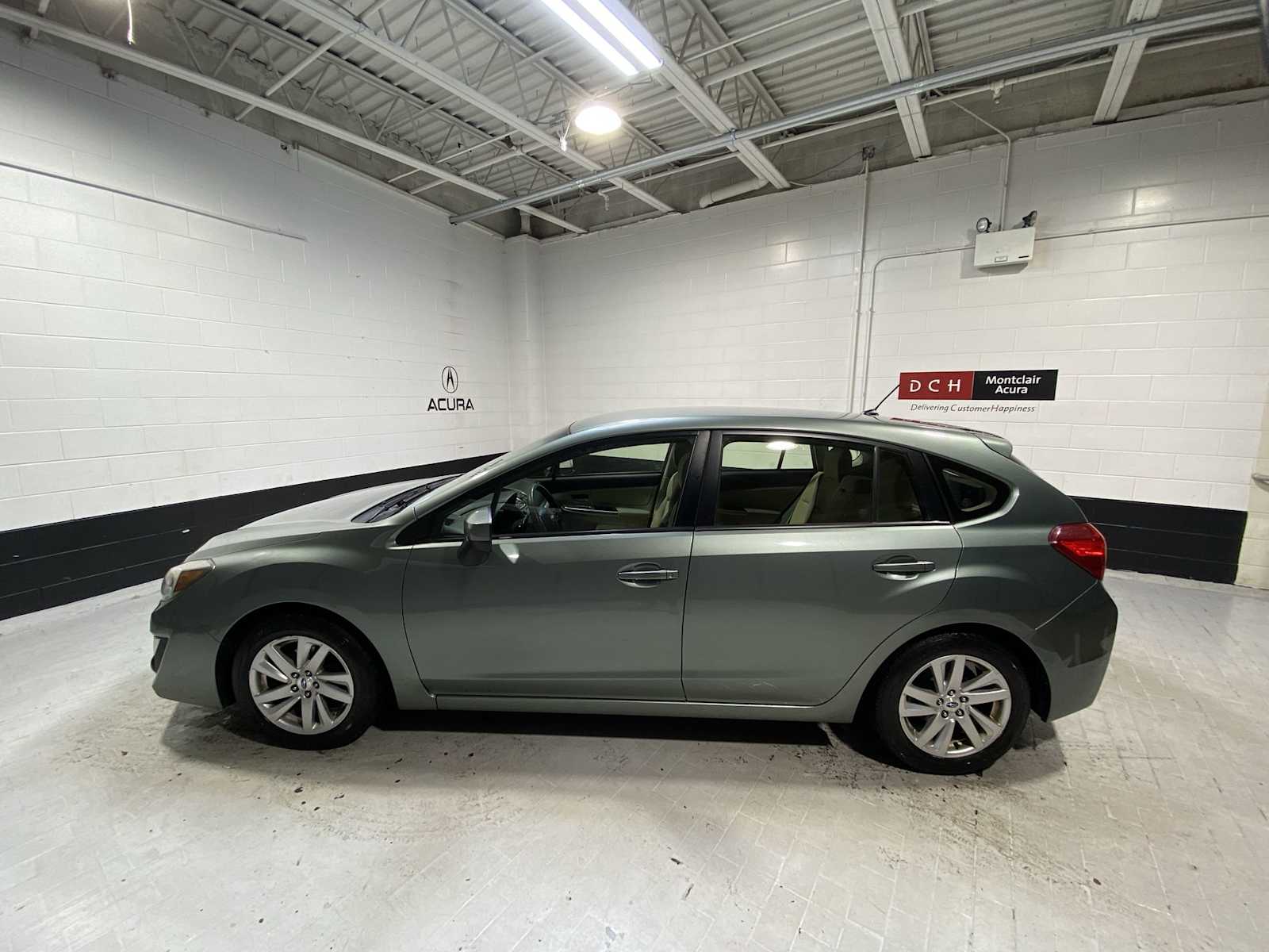 2016 Subaru Impreza 2.0i Premium photo 3