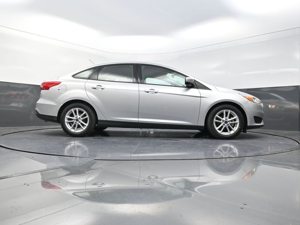 2018 Ford Focus SE photo 25