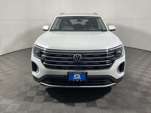 2025 Volkswagen Atlas SEL photo 3