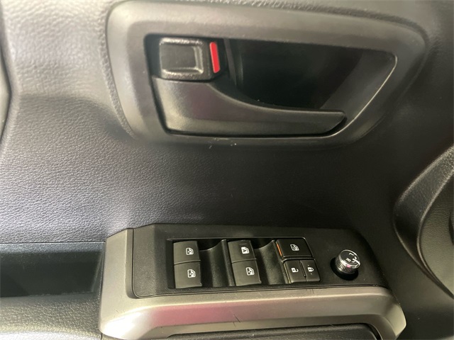2018 Toyota Tacoma SR5 photo 9