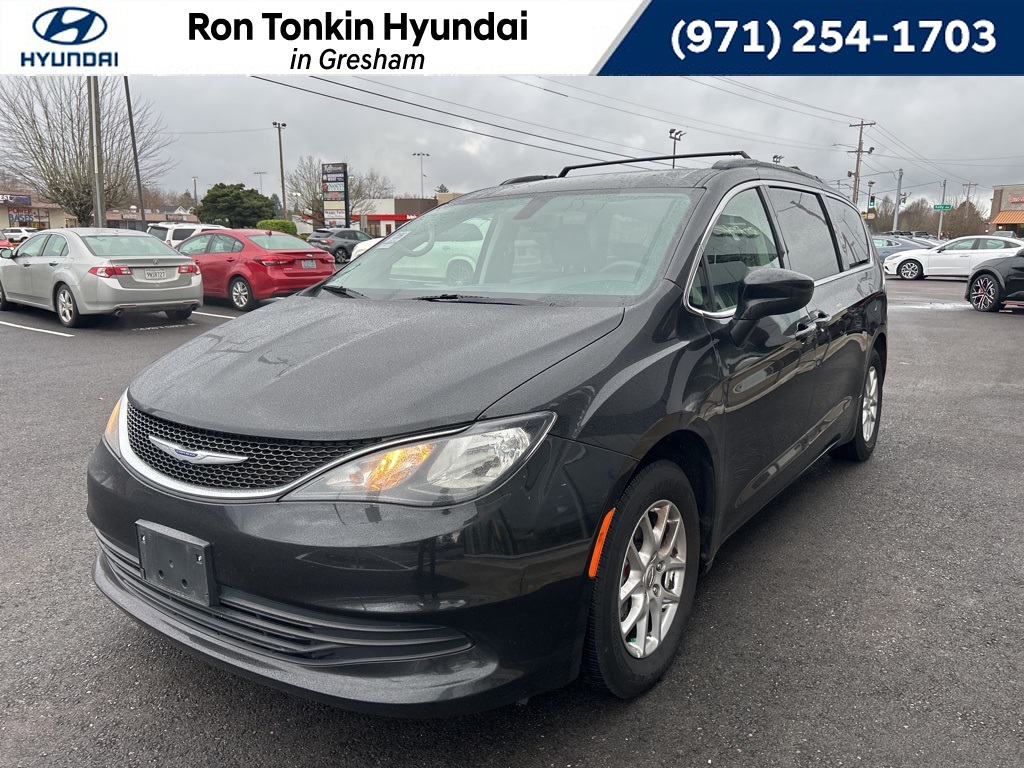 2020 Chrysler Voyager's photo