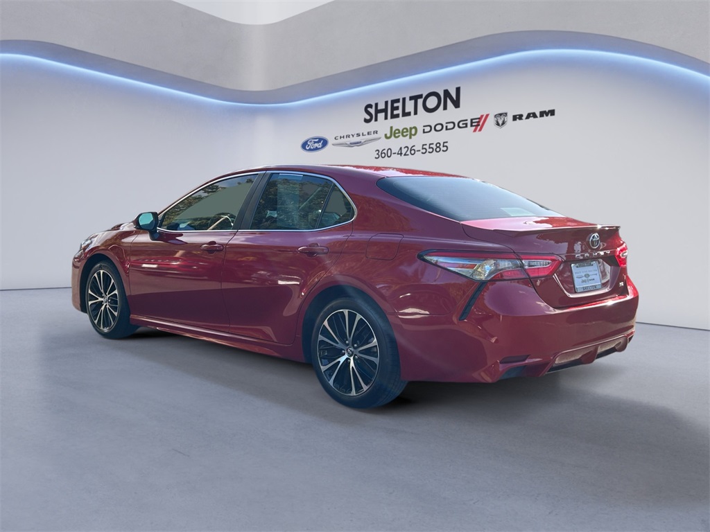 2019 Toyota Camry SE photo 3