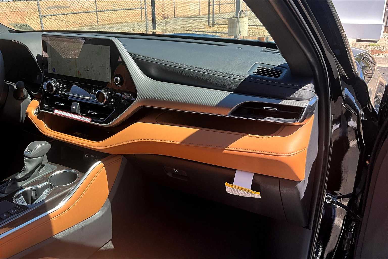 2025 Toyota Highlander Platinum photo 17