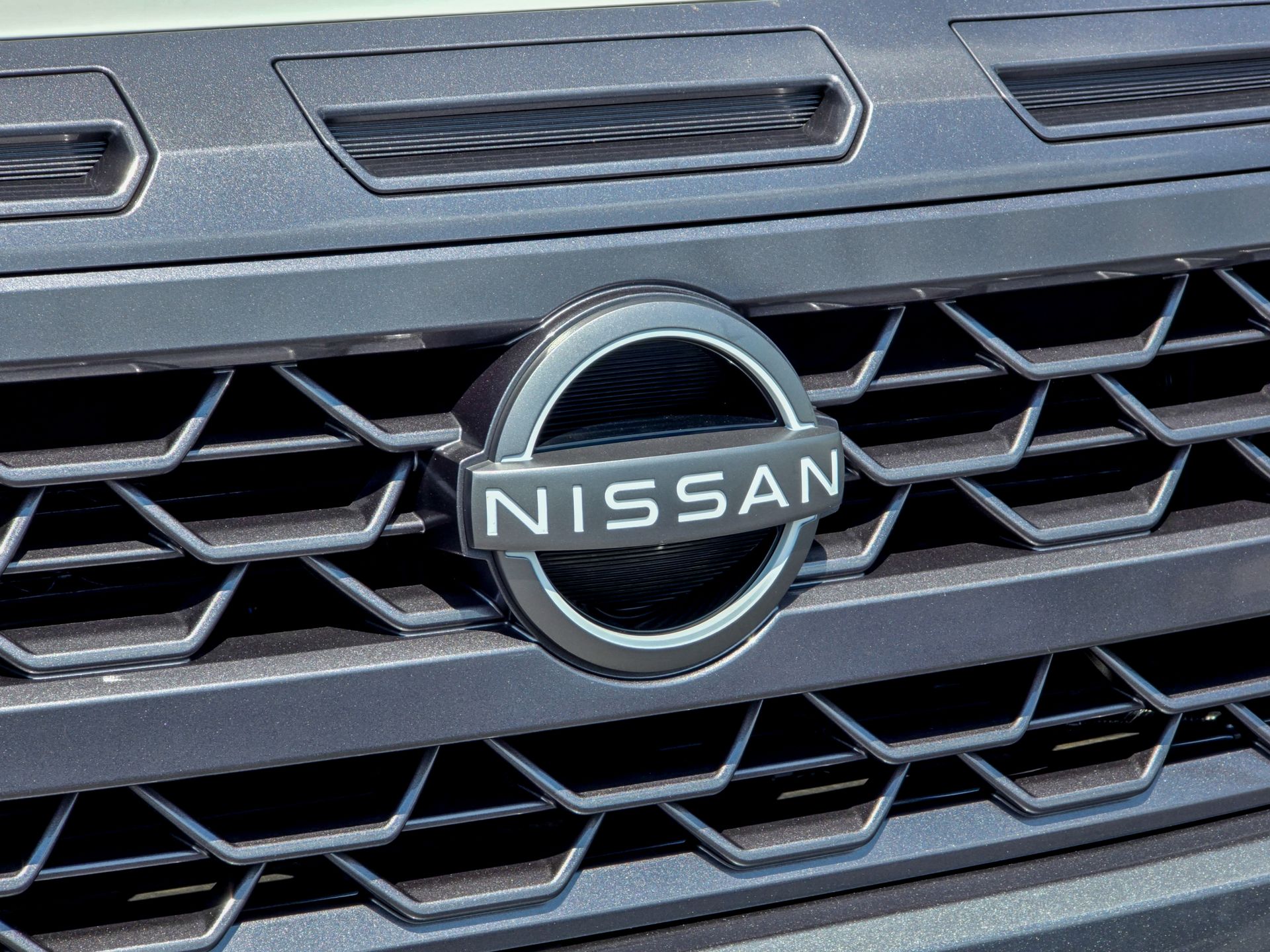 2025 Nissan Frontier SV photo 3