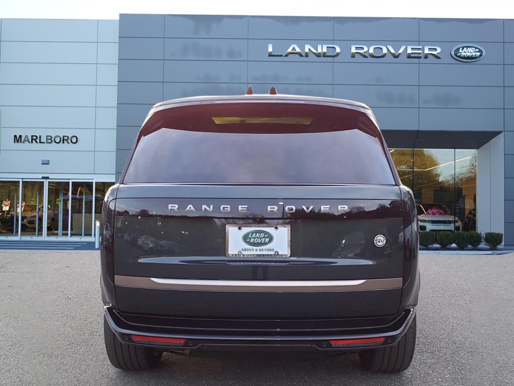 2025 Land Rover Range Rover SV photo 4