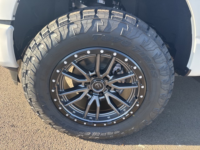 2025 Ford F-150 Platinum photo 5