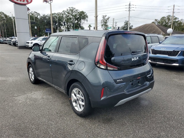 2025 Kia Soul LX photo 2