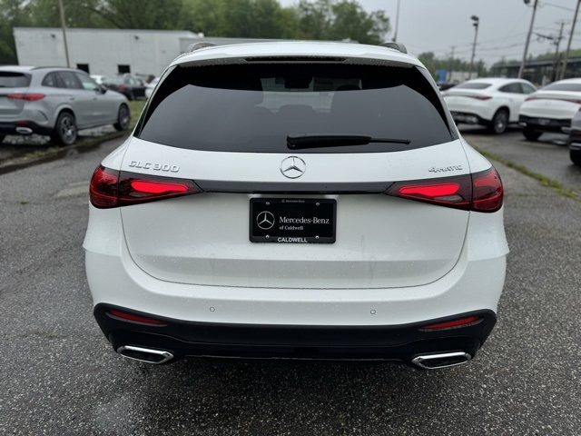 2025 Mercedes Benz GLC 300 4MATIC photo 4