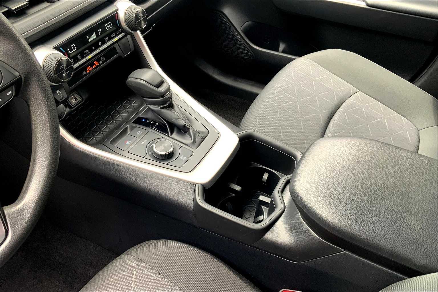 2024 Toyota RAV4 XLE photo 14