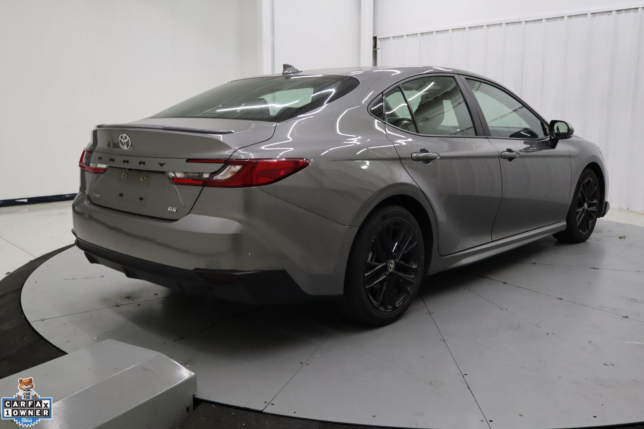 2025 Toyota Camry SE photo 3