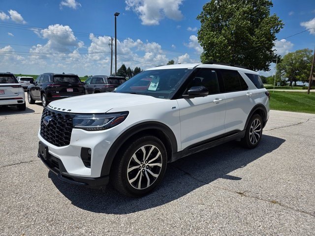 2025 Ford Explorer ST-Line photo 3