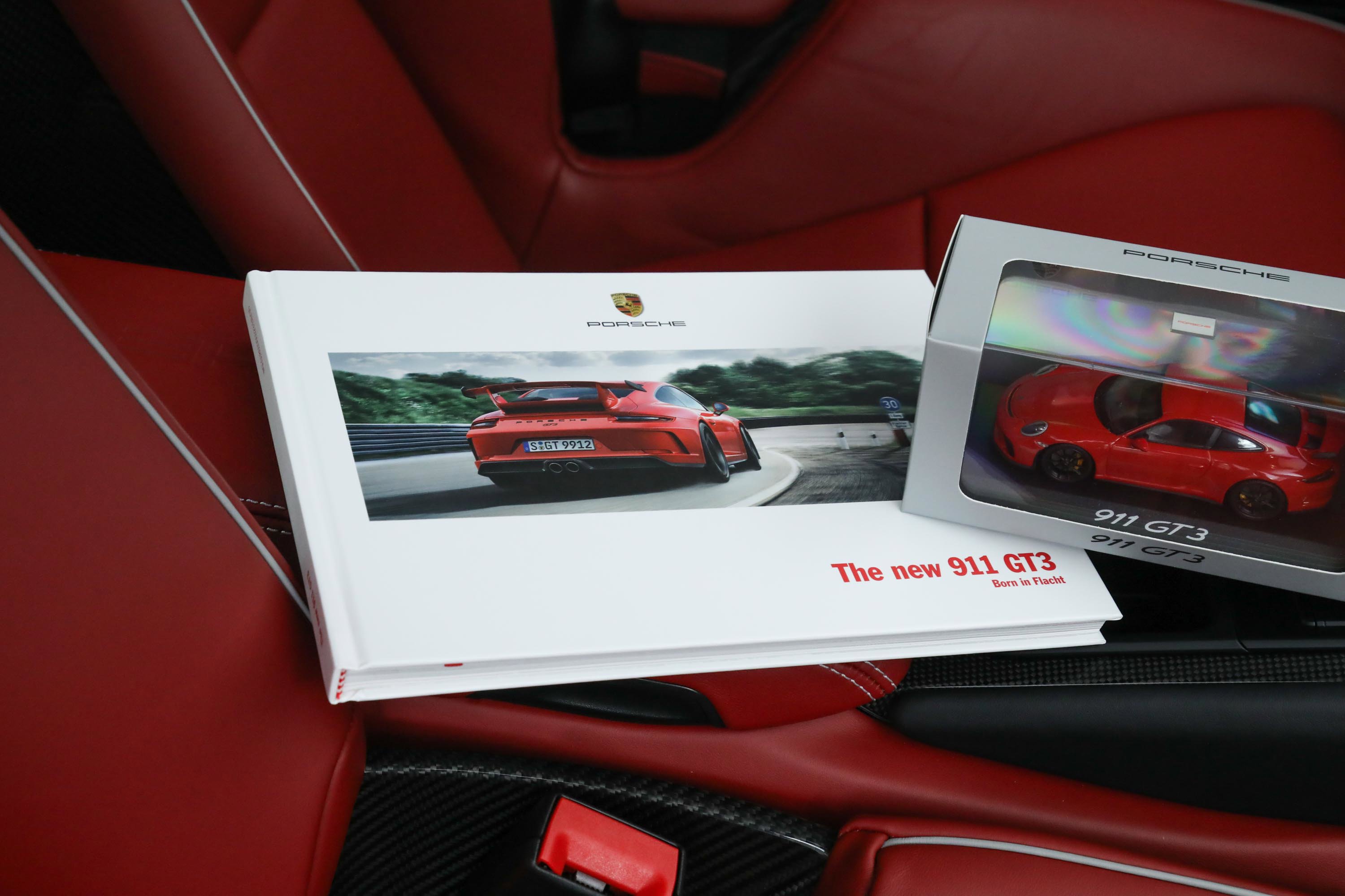 2018 Porsche 911 GT3 Touring photo 36