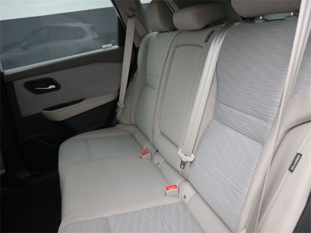 2023 Nissan Rogue SV photo 11