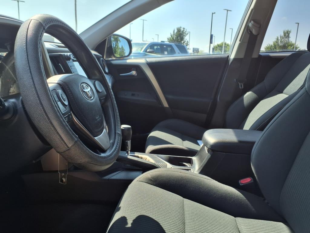 2015 Toyota RAV4 XLE photo 12