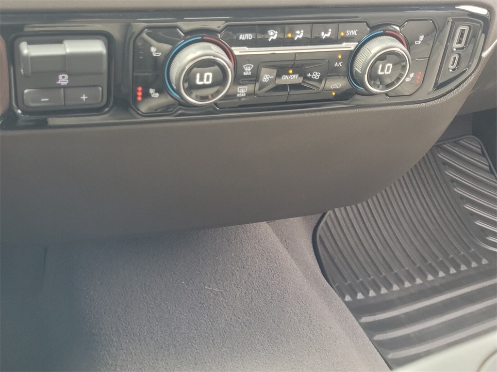 2024 Chevrolet Silverado 1500 LT photo 17