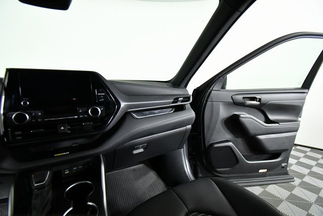 2024 Toyota Highlander LE photo 18