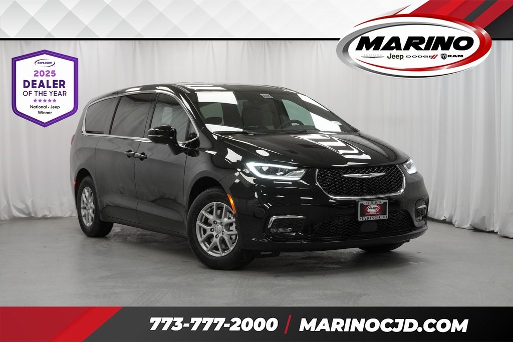 2026 Chrysler Pacifica Select's photo