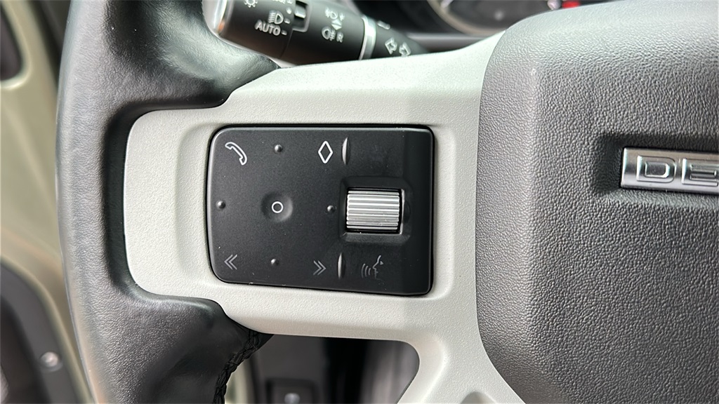 2023 Land Rover Defender 110 SE photo 12