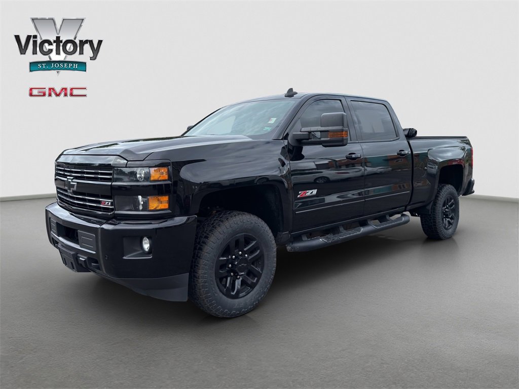 2017 Chevrolet Silverado 2500HD LT photo 3