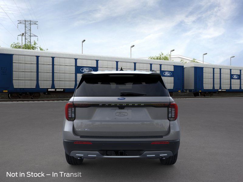 2025 Ford Explorer photo 6