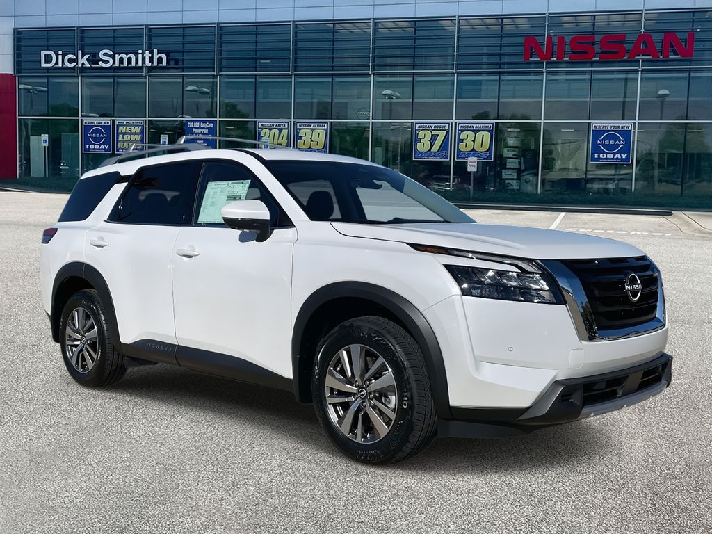 2025 Nissan Pathfinder SL's photo