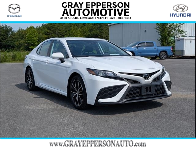 2023 Toyota Camry SE's photo