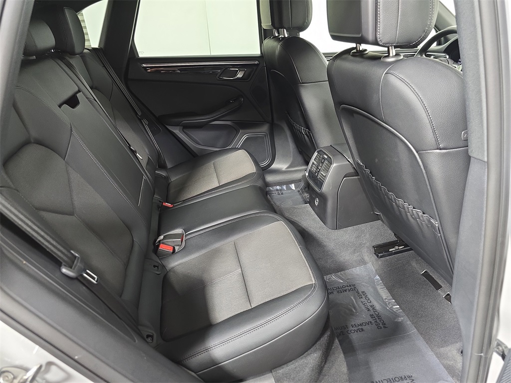 2025 Porsche Macan T photo 25