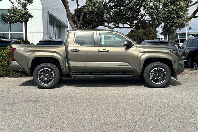 2025 Toyota Tacoma TRD Sport 4x4 Double Cab photo 3