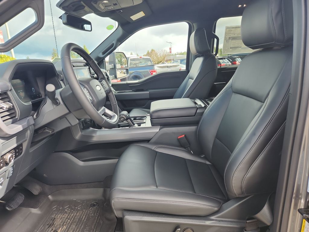 2025 Ford F-150 XLT photo 3