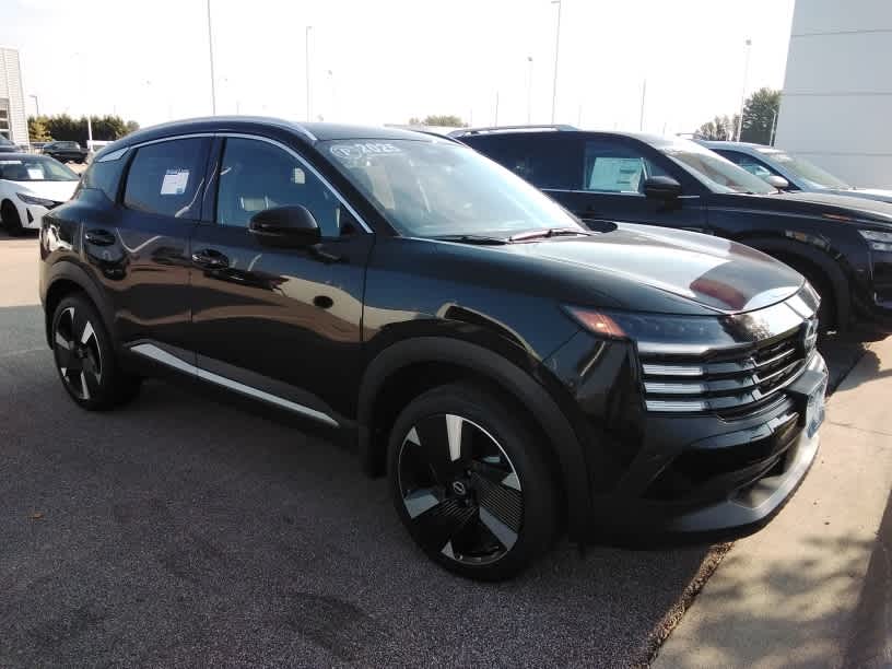 2025 Nissan Kicks SR AWD's photo