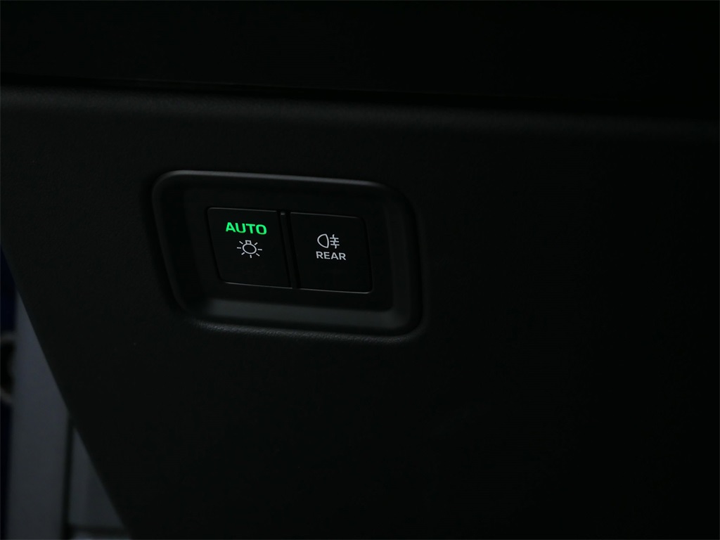 2025 Porsche Macan Electric 4 photo 18