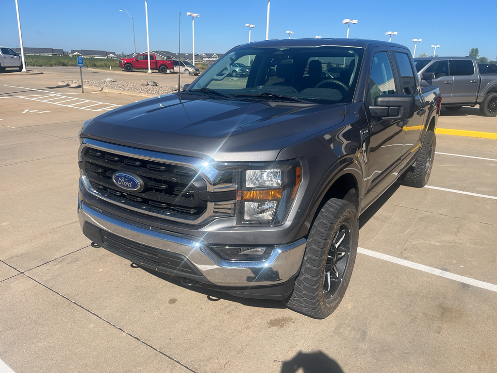 2023 Ford F-150 XLT photo 2