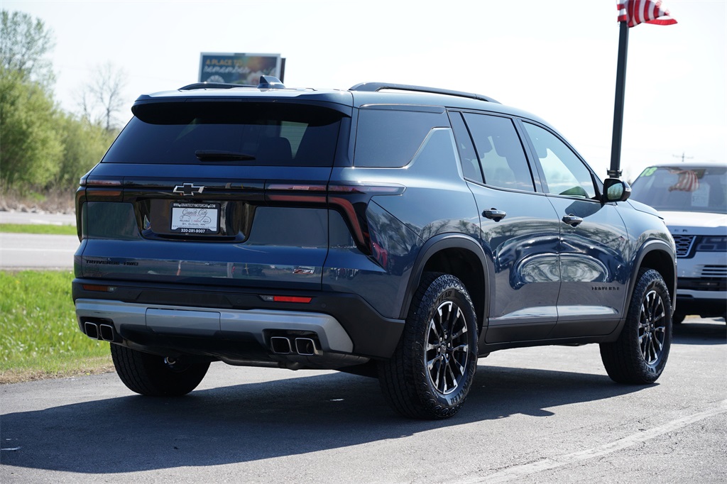 2024 Chevrolet Traverse Z71 photo 3