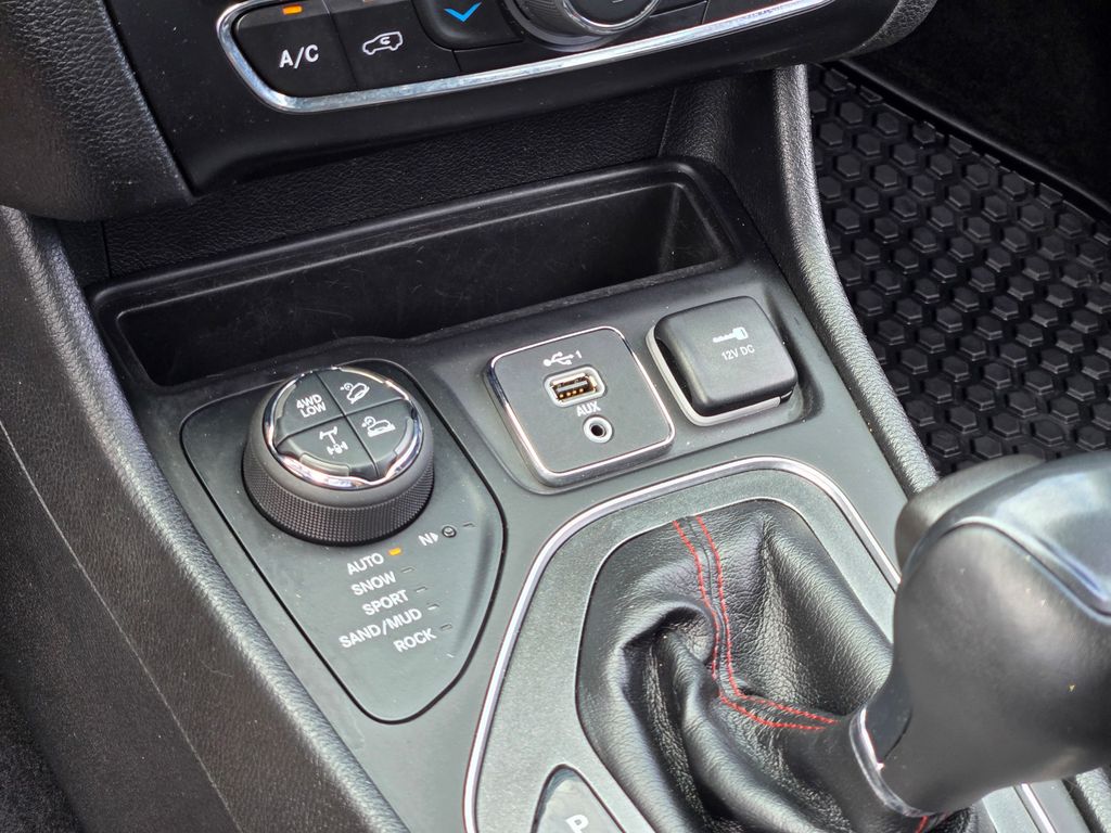 2021 Jeep Cherokee Trailhawk photo 21