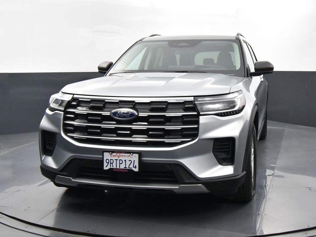 2025 Ford Explorer photo 3