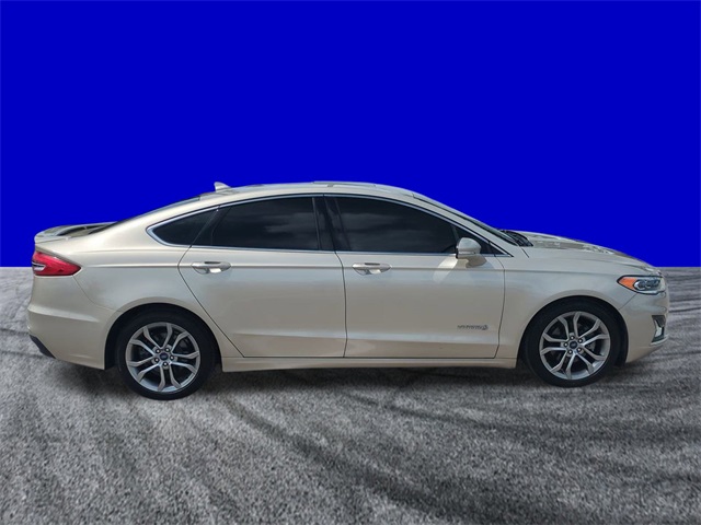 2019 Ford Fusion Hybrid Titanium photo 3
